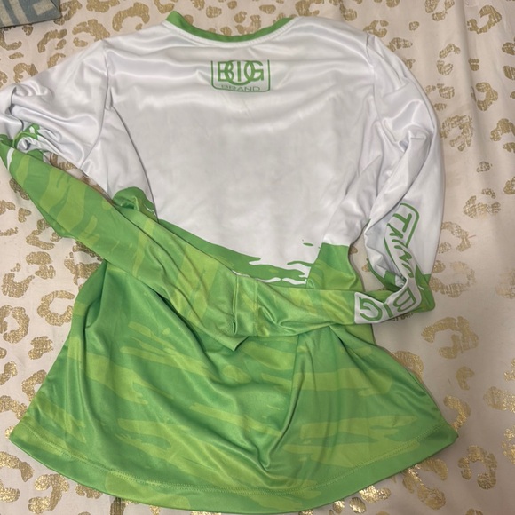 Women’s long sleeve green and white shirt - Picture 3 of 3